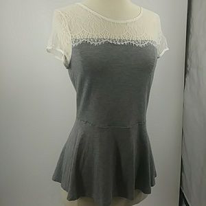Kensie gray knit top w lace-sz M